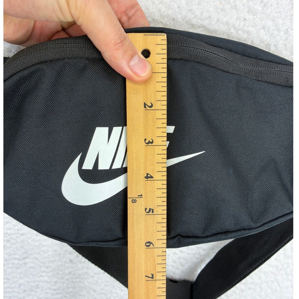 Nike Hip Pack Fanny Pack Black White Waist Bag Travel Adjustable Strap Casual - Picture 8 of 9
